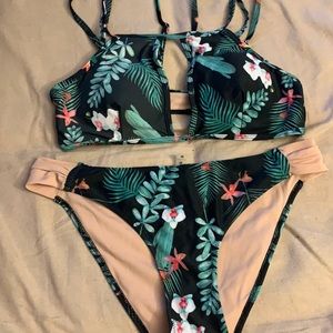 Cupshe green floral bikini size medium